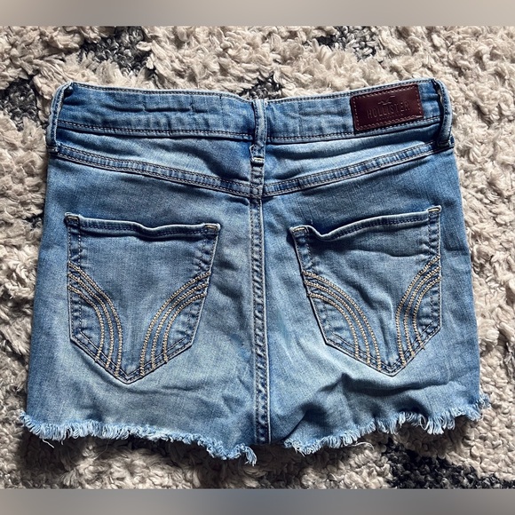Hollister jean shorts - Picture 2 of 3
